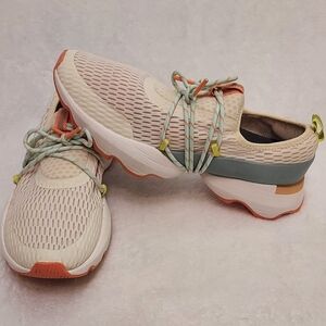 SOREL Kinetic Impact Lace Sneakers  Fuchsia Pink/Natural Women's Size 8.5